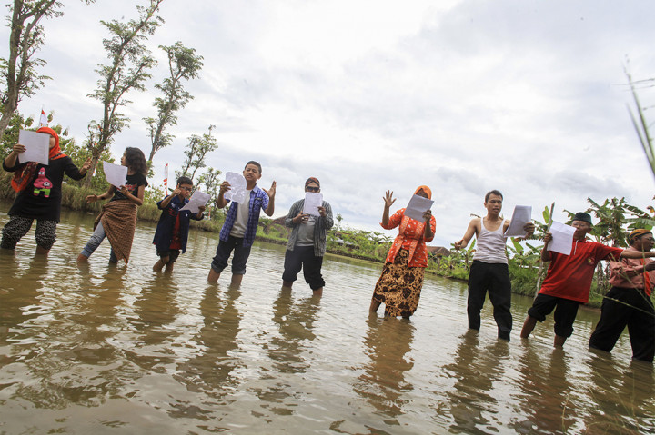 Bersyair di Tengah Sawah