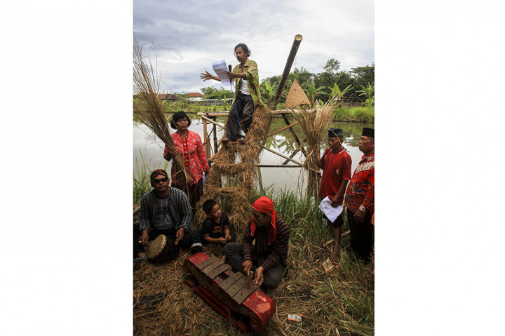 Bersyair di Tengah Sawah