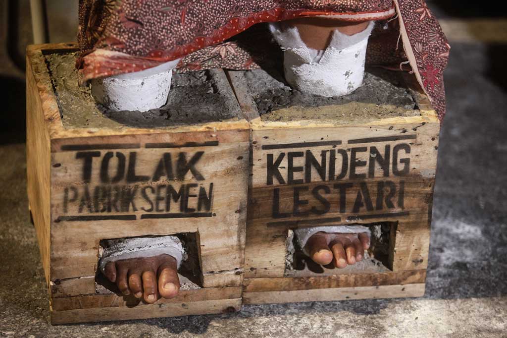 Aksi semen kaki petani Kendeng yang menolak pembangunan dan penambangan di Pegunungan Kendeng tersebut akan terus berlanjut karena beranggapan pemerintah hanya akan menunda proyek penambangan milik PT Semen Indonesia di kawasan itu.