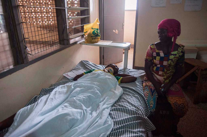 Korban luka-luka mendapat perawatan di rumah sakit.