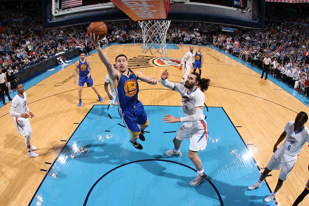 Klay Thompson menjadi penyumbang poin terbanyak untuk Golden State Warriors saat mengalahkan Oklahoma City Thunder 111-95, Selasa. Thompson mengemas 34 poin, 6 rebound, dan 2 assist.