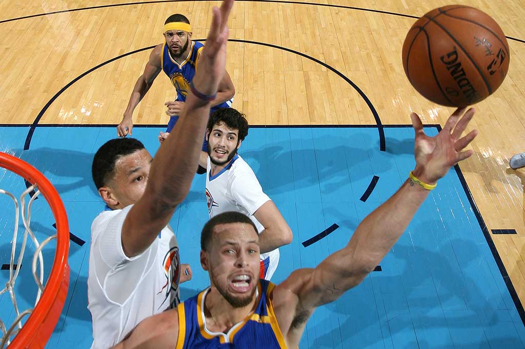 Sementara itu Stephen Curry menambah 23 poin, 4 rebound, dan 6 assist untuk Warriors. 