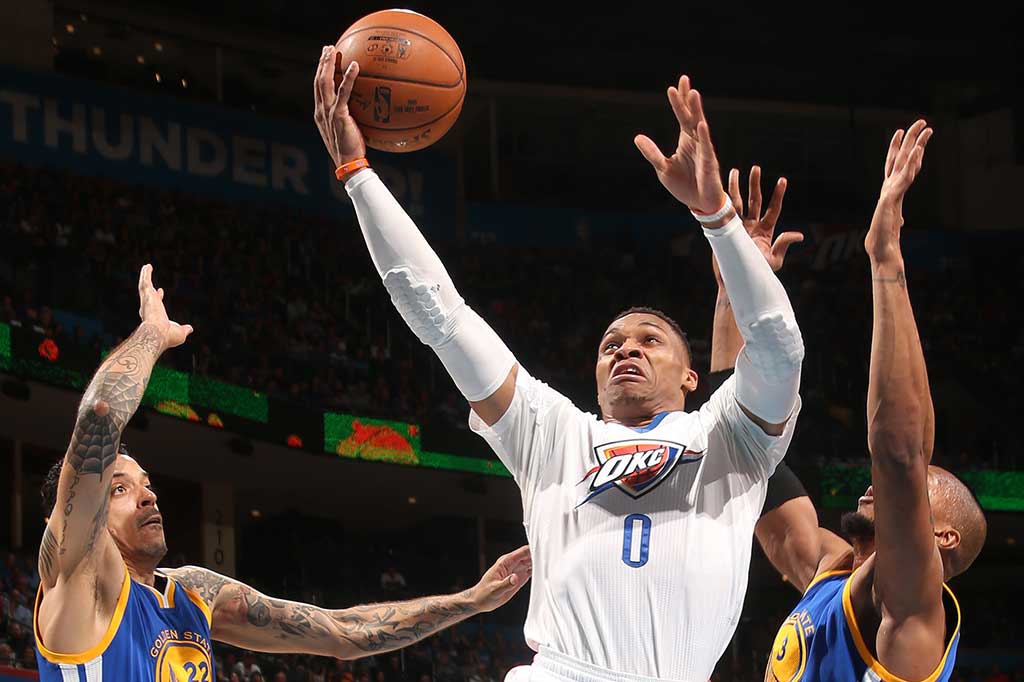 Andalan Thunder Russell Westbrook mencetak 15 poin, 8 rebound dan 8 assist pada laga tersebut.