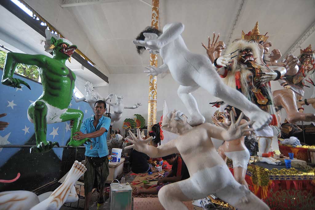 Jelang Nyepi, Umat Hindu Bali Persiapkan Ogoh-ogoh