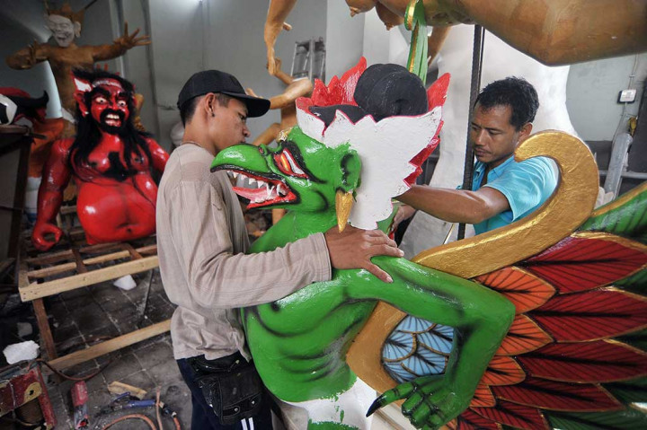 Jelang Nyepi, Umat Hindu Bali Persiapkan Ogoh-ogoh