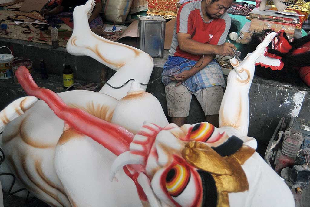 Jelang Nyepi, Umat Hindu Bali Persiapkan Ogoh-ogoh