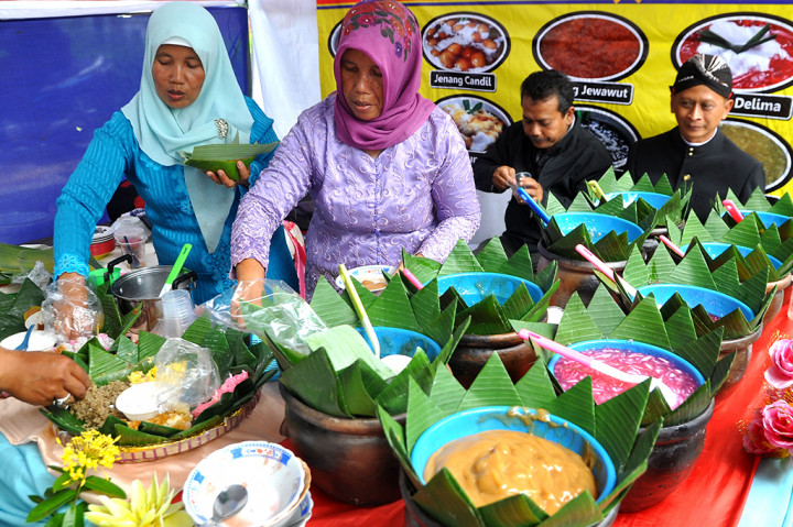 Penjual aneka jajanan jenang mengikuti Festival Kuliner Magelang dalam rangka memeriahkan hari jadi ke-33 Kota Mungkid.