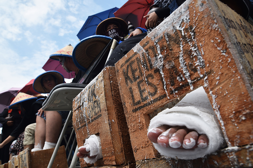 Selain itu, mereka juga tetap menuntut Presiden Jokowi mencabut perizinan pembangunan pabrik PT Semen Indonesia di Rembang yang diterbitkan Gubernur Jawa Tengah Ganjar Pranowo.