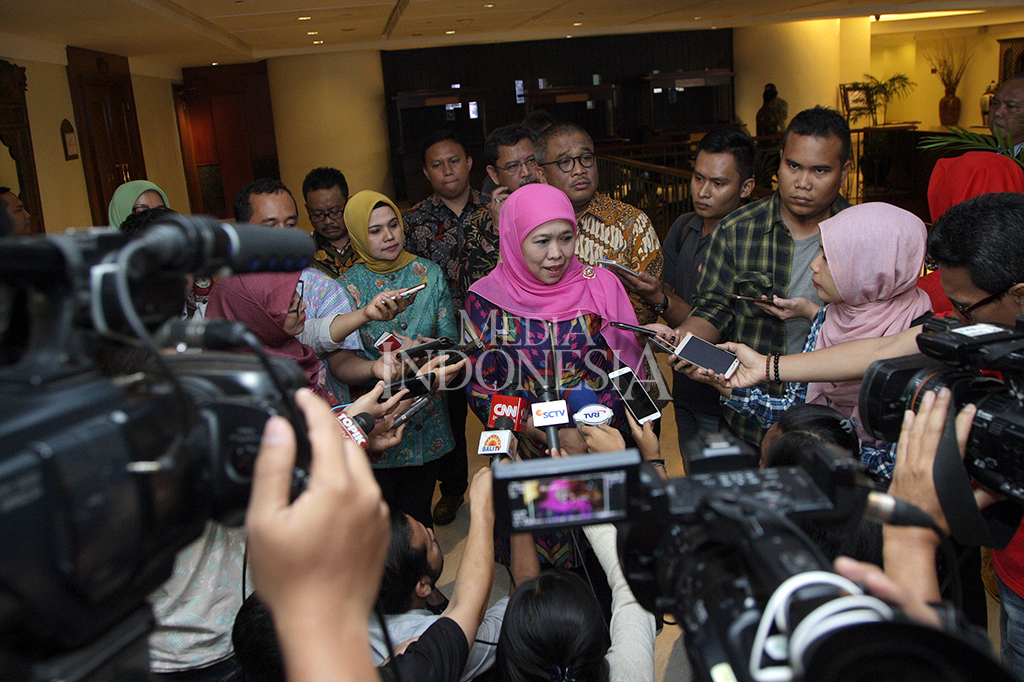 Menteri Sosial Khofifah Indar Parawansa mendesak Undang-undang Kebiri segera diterbitkan. Pasalnya kasus pedofilia telah mereduksi investasi Sumber Daya Masyarakat (SDM) di keluarga bahkan negara.