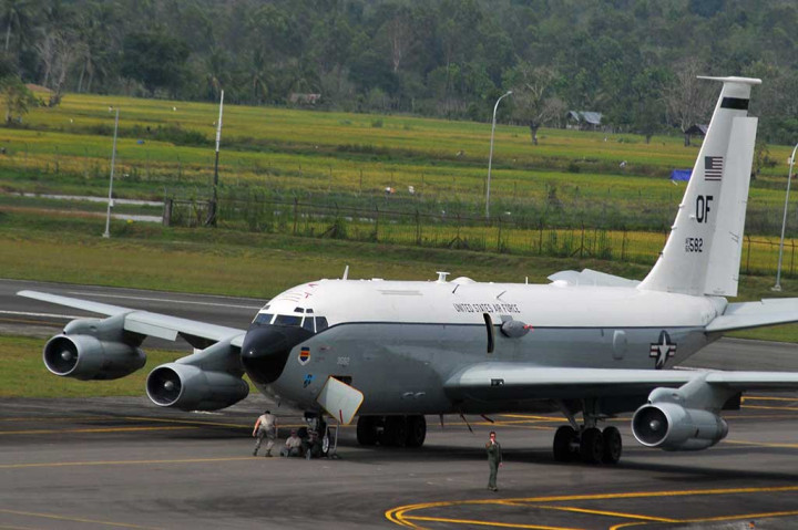 Pesawat tersebut terbang dari pangkalan di Diego Garcia, pulau kecil di Samudera Hindia, dengan tujuan ke pangkalan di Jepang.