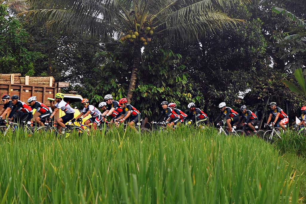 Ribuan Peserta Ikuti Tour Sepeda Wisata Krakatau Granfondo