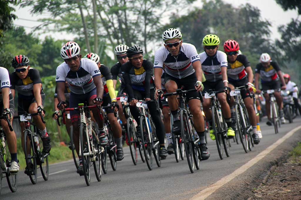 Ribuan Peserta Ikuti Tour Sepeda Wisata Krakatau Granfondo