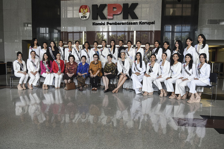Sebanyak 38 finalis Puteri Indonesia 2017 mendatangi Gedung KPK, Jakarta, Senin (27/3/2017).