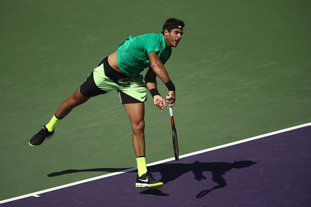 Federer menang straight set atas Juan Martin del Potro di babak ketiga.