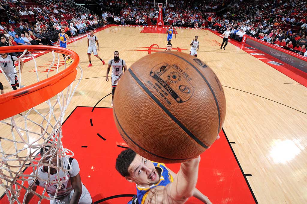 Klay Thompson mengemas 25 poin, 5 rebound.