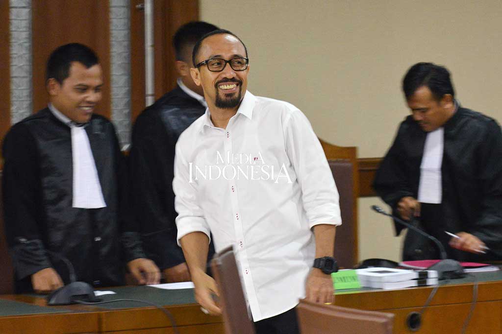 Jaksa berpendapat perbuatan terdakwa dengan menggunakan uang hasil kejahatan untuk membiayai kegiatan politik adalah bentuk perbuatan yang merusak sendi-sendi demokrasi dan prinsip pemerintahan yang bersih.