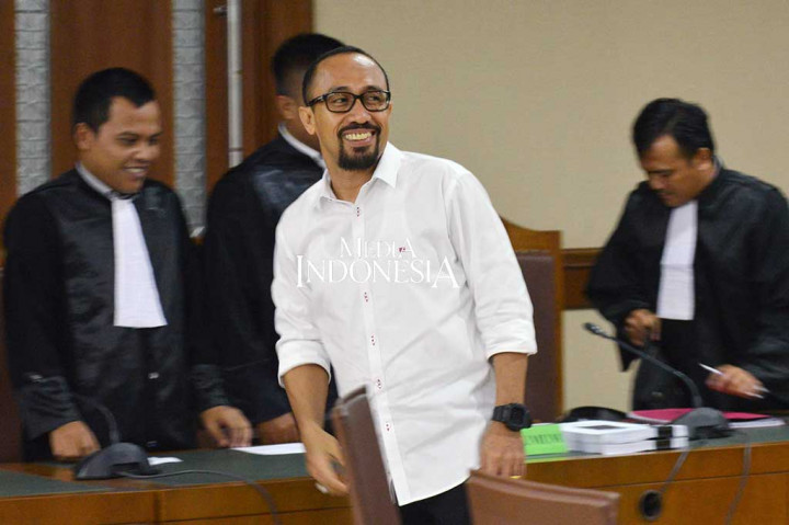 Jaksa berpendapat perbuatan terdakwa dengan menggunakan uang hasil kejahatan untuk membiayai kegiatan politik adalah bentuk perbuatan yang merusak sendi-sendi demokrasi dan prinsip pemerintahan yang bersih.