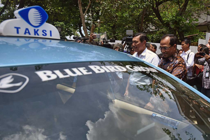 Aplikasi Go-Bluebird memungkinkan masyarakat untuk memesan taksi Blue Bird secara khusus dalam aplikasi Go-Jek, sekaligus meningkatkan produktivitas pengemudi. Untuk tahap awal, kerja sama tersebut akan berjalan di lima wilayah, yaitu Jabodetabek, Surabaya, Bandung, Medan dan Semarang.