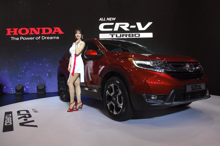 Honda menampilkan CRV Turbo. Akibat 'beban sejarah', produk dari Jepang relatif kurang mendapat sambutan yang baik dari pasar di Korea. 