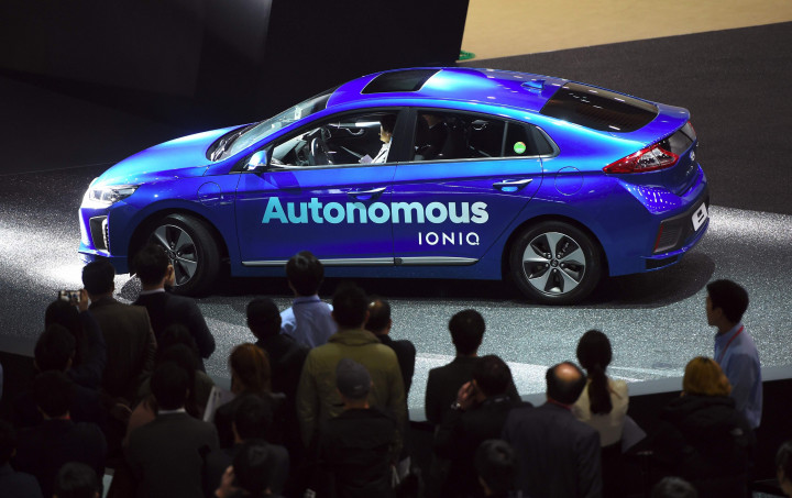 Hyundai membekali Ioniq dengan mesin plug-in hybrid. Kini penantang serius Toyota Prius tersebut akan dibekali teknologi autonomous. 