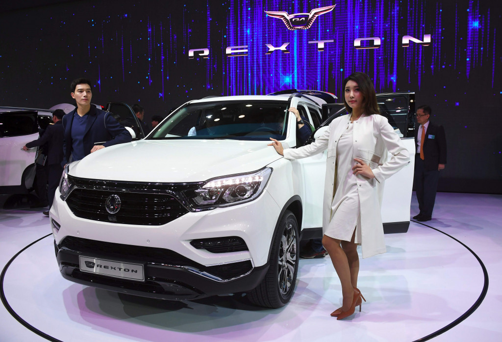 Ssyangyong meluncurkan generasi terbaru small SUV andalannya, Rexton. 
