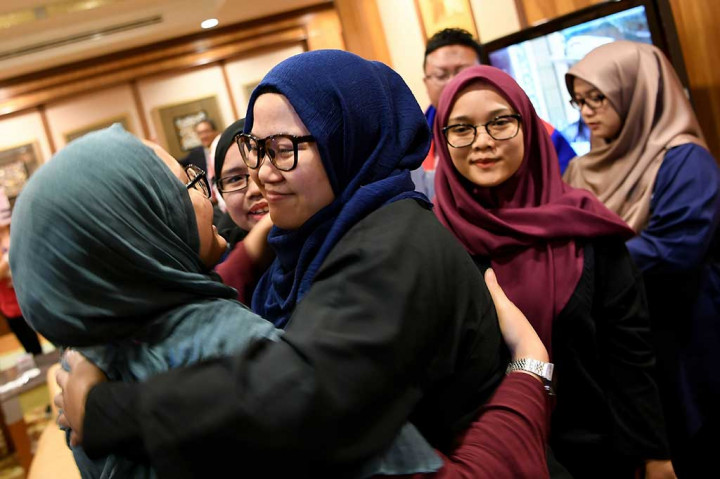 WN Malaysia yang sempat disandera Korut melepas kangen dengan keluarganya.