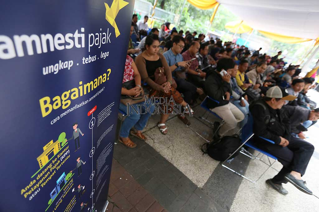 Antrean Peserta 'Tax Amnesty' Membeludak