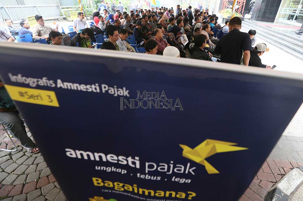 Antrean Peserta 'Tax Amnesty' Membeludak