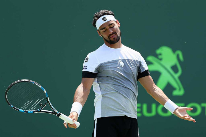 Fognini kecewa setelah tidak mampu menjangkau bola dari Nadal.
