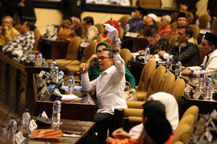 Kericuhan terjadi saat salah satu Anggota DPD, Ahmad Nawardi mengajukan interupsi. Menurut dia, sidang paripurna saat ini tidak sah. Sebab masa jabatan dua pimpinan sidang, yakni Farouk Muhammad dan GKR Hemas dianggap sudah berakhir jika mengikuti tatib masa jabatan 2,5 tahun.