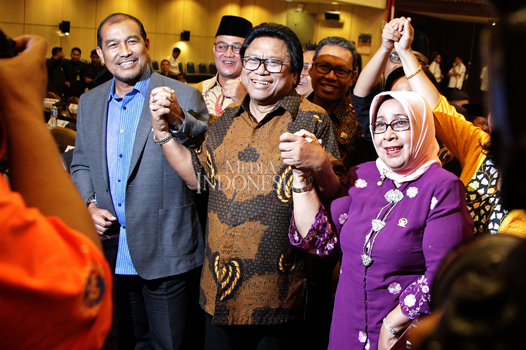 Rencananya, pelantikan tiga pimpinan DPD tersebut akan dilakukan pukul 19.00 WIB.