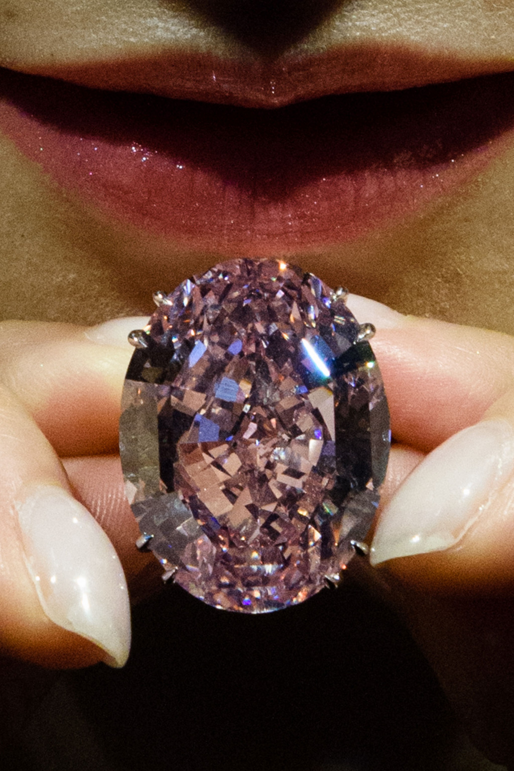 Pink Star tergolong berlian raksasa, 59.60 carat. Bobot tiap 1 carat adalah 0,2 gram, sedangkan dimensi rata-rata tiap 1 carat adalah 6,5 milimeter.