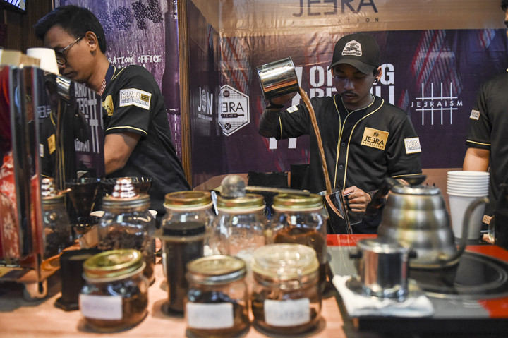 Sebanyak 44 peserta dari 33 Divisi Pemasyarakatan Direktorat Jenderal Pemasyarakatan, Kementerian Hukum dan HAM meramaikan Pameran Gelar Unggulan Produk Narapidana 2017 di Plaza Kemenperin, Jakarta.