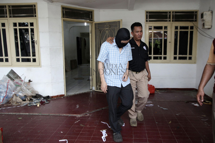 Dalam penggerebekan, petugas menangkap seorang pelaku berinisial YA.
