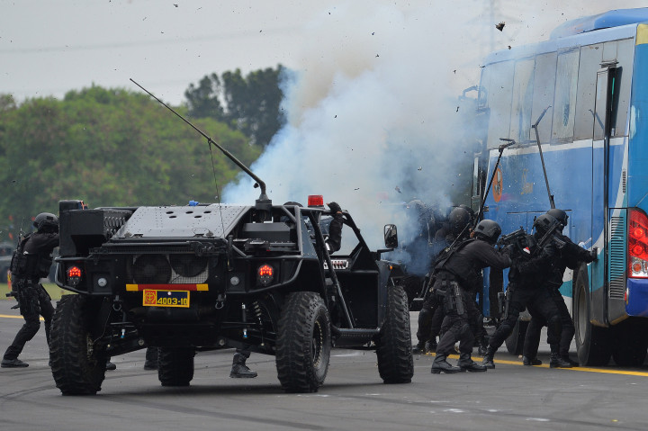 Pasukan Khas TNI juga mempunyai divisi anti teror Sat-Bravo 90.