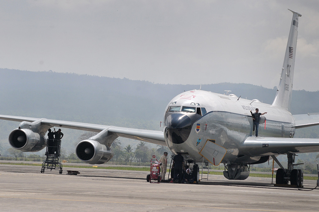 Sebelumnya, pesawat milik US Air Force (Angkatan Udara Amerika Serikat) terpaksa mendarat darurat di Bandara Internasional Sultan Iskandar Muda, Aceh pada 24 Maret lalu karena mengalami kerusakan mesin.