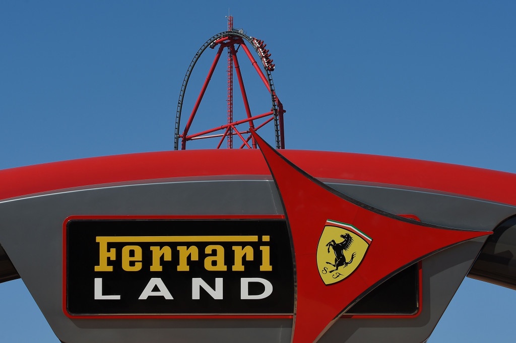 Ferrari menamakan roller coaster ini Vertical Accelator. Titik tertingginya adalah 880 meter dari permukaan tanah. 
