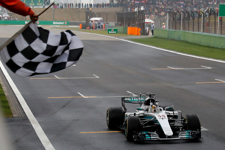 Hamilton berhasil finis paling depan dengan catatan waktu 1 jam 37 menit 36.158 detik.