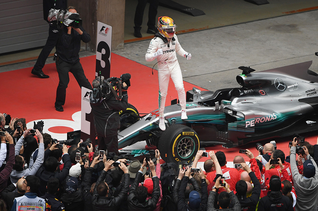 Ini menjadi kali kelima Hamilton juara di Shanghai.