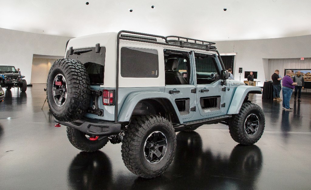 Atap kabin belakang Switchback Concept yang agak meninggi mengingatkan kepada Land Rover Discovery. 