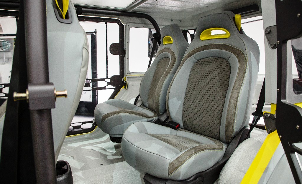 Kursi kabin Safari Concept dapat berputar sehingga penumpang lebih asyik menikmati pemandangan medan yang dilalui.