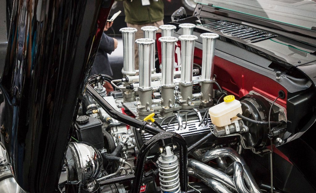 Sumber tenaganya adalah mesin Hemi V8 yang mampu menghasilkan tenaga sebesar 392 daya kuda.