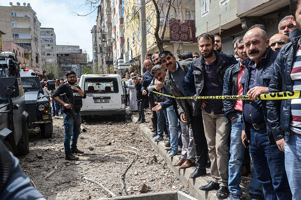 Menurut Menteri Dalam Negeri Turki Suleyman Soylu, insiden tersebut disebabkan kesalahan teknis dalam proses perbaikan mobil lapis baja.