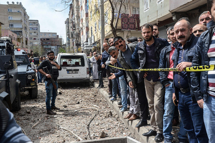 Menurut Menteri Dalam Negeri Turki Suleyman Soylu, insiden tersebut disebabkan kesalahan teknis dalam proses perbaikan mobil lapis baja.