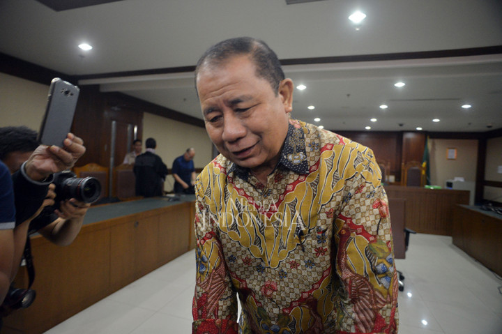 Sebelumnya, Amran dituntut pidana penjara sembilan tahun penjara oleh JPU KPK atas perkara suap proyek jalan nasional di Maluku.