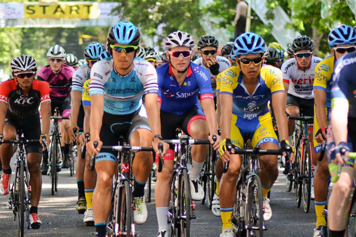 Sejumlah pembalap memulai start etape pertama Tour De Lombok Mandalika 2017.