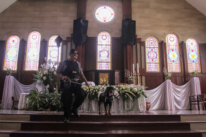 Jelang Paskah, Aparat Sterilisasi Gereja