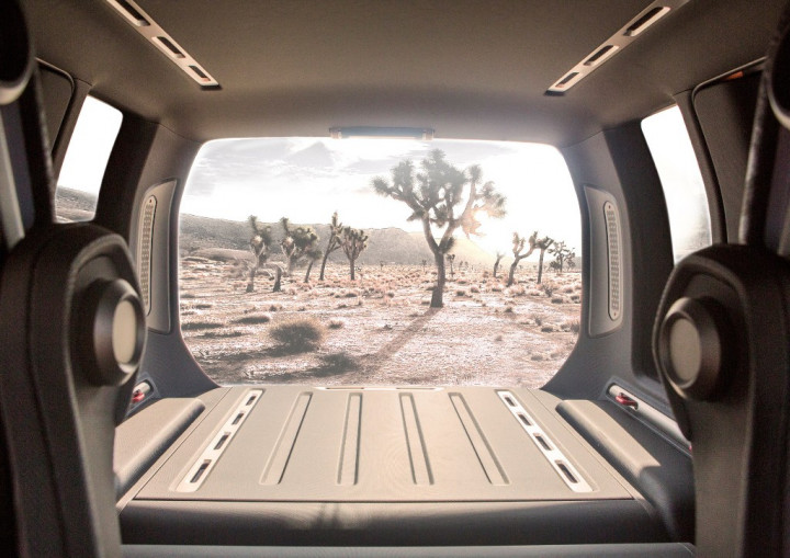 Interior kabin dilapis bahan anti basah. Jangan kuatir kabin jadi lembab gara-gara perlengkapan selam dan selancar yang dibawa masih basah. 