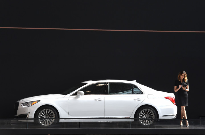 Genesis G90. Genesis ada merek tersendiri dari Hyundai Motor untuk sedan mewah yang mereka produksi untuk pasar Amerika.  AFP PHOTO / TIMOTHY A. CLARY