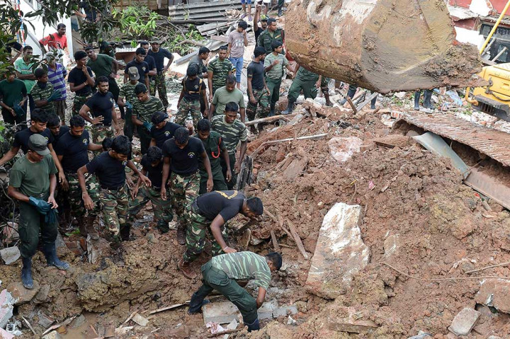 Sebelum peristiwa terjadi, kebanyakan warga telah dievakuasi dari rumah mereka menyusul hujan deras yang melanda wilayah tersebut. Hujan deras diyakini mengakibatkan pergeseran tanah dan memicu runtuhnya gunungan sampah.